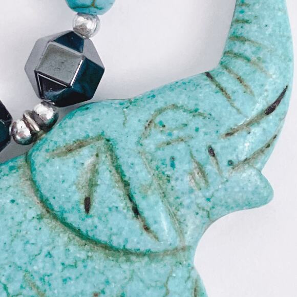 Vintage Howlite Gemstone Elephant Pendant Necklace Boho Hematite Jewelry Figural - Picture 3 of 10